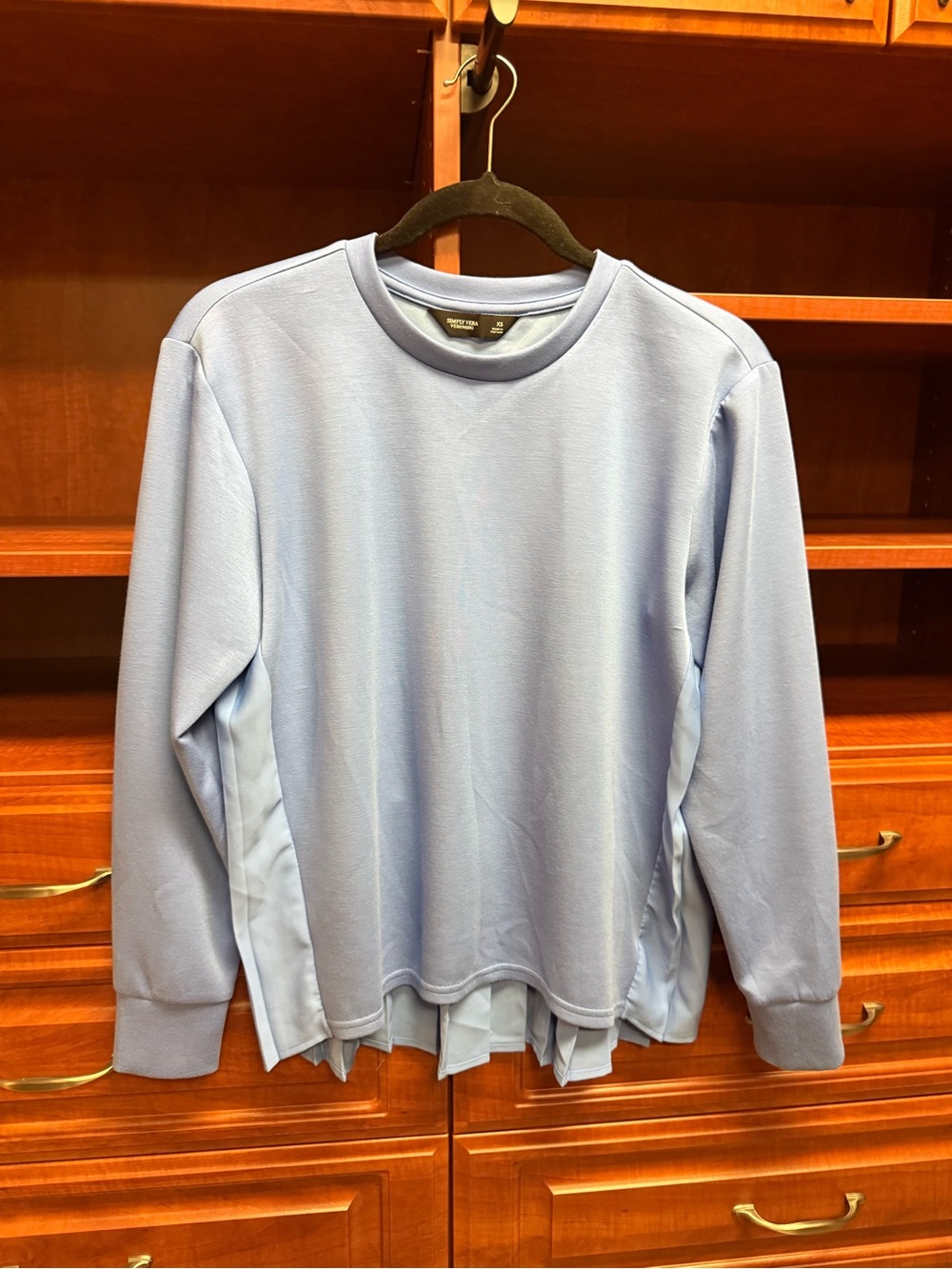 Simply Vera Blue Crewneck w/Pleated Back